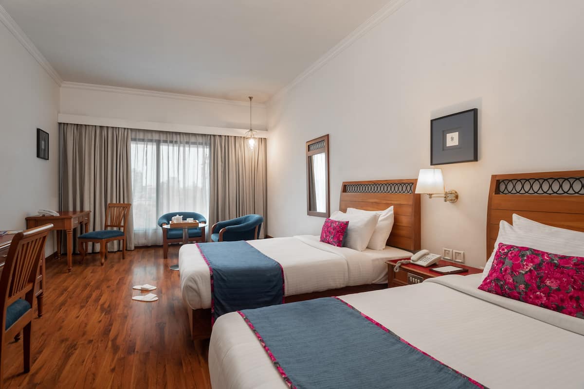 deluxe room | living room | 32-inch led tv with digital channels