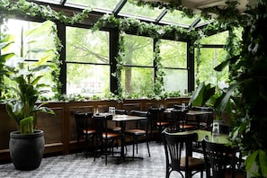 2 restaurants, breakfast served - Elite Hotel Knaust (Sundsvall)