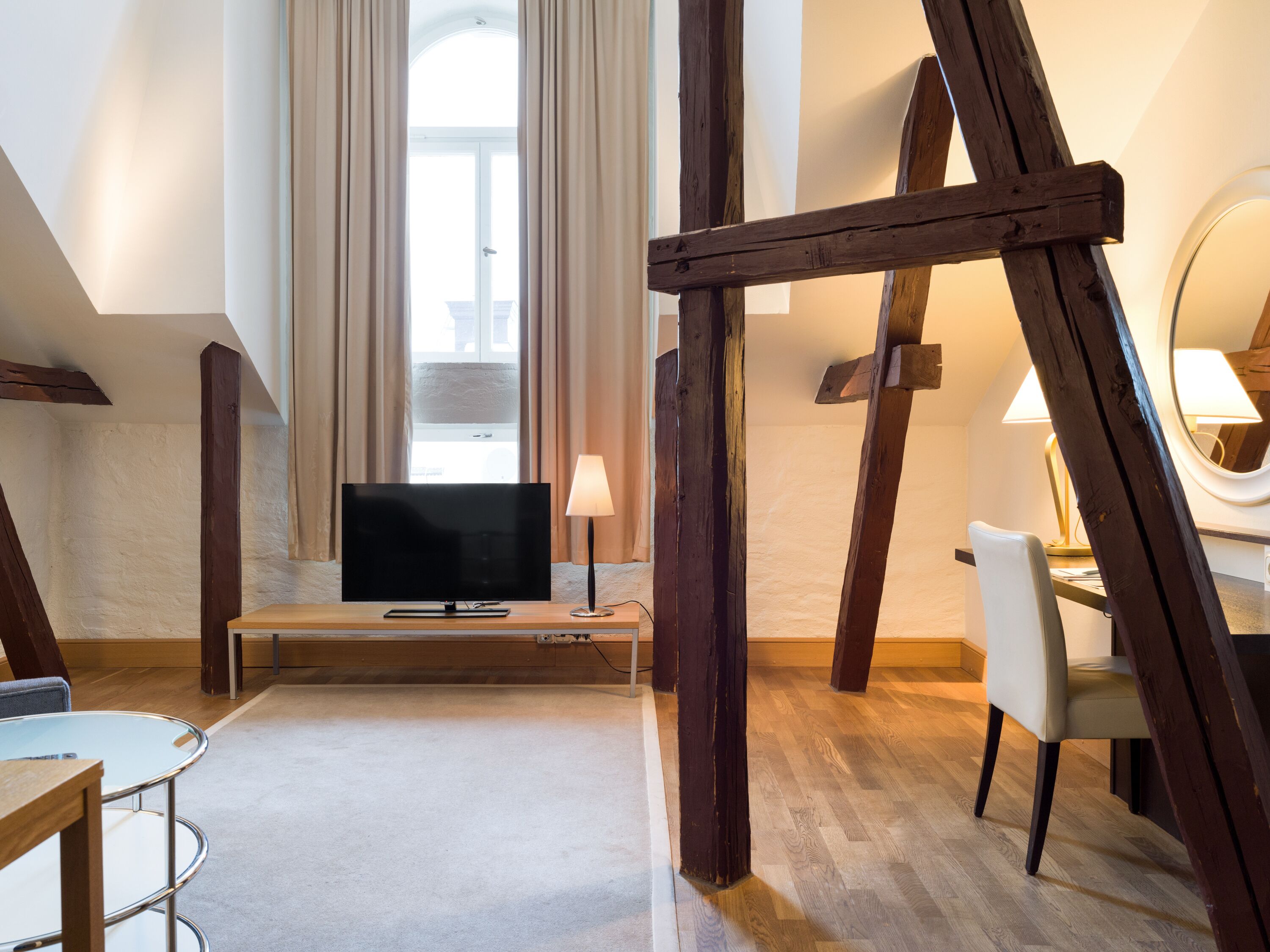 premium bedding, pillow-top beds, minibar, in-room safe