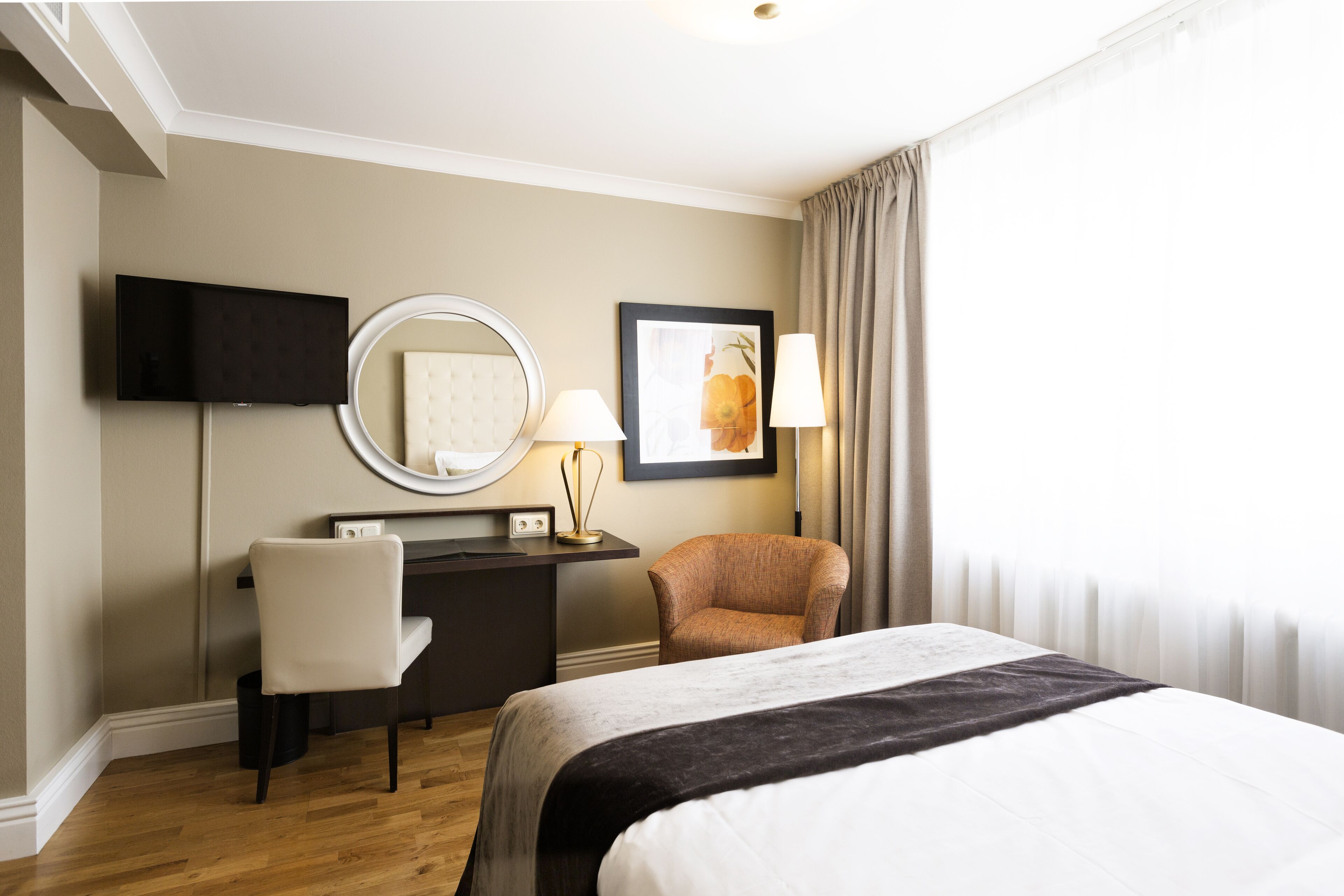 Premium bedding, pillow-top beds, minibar, in-room safe