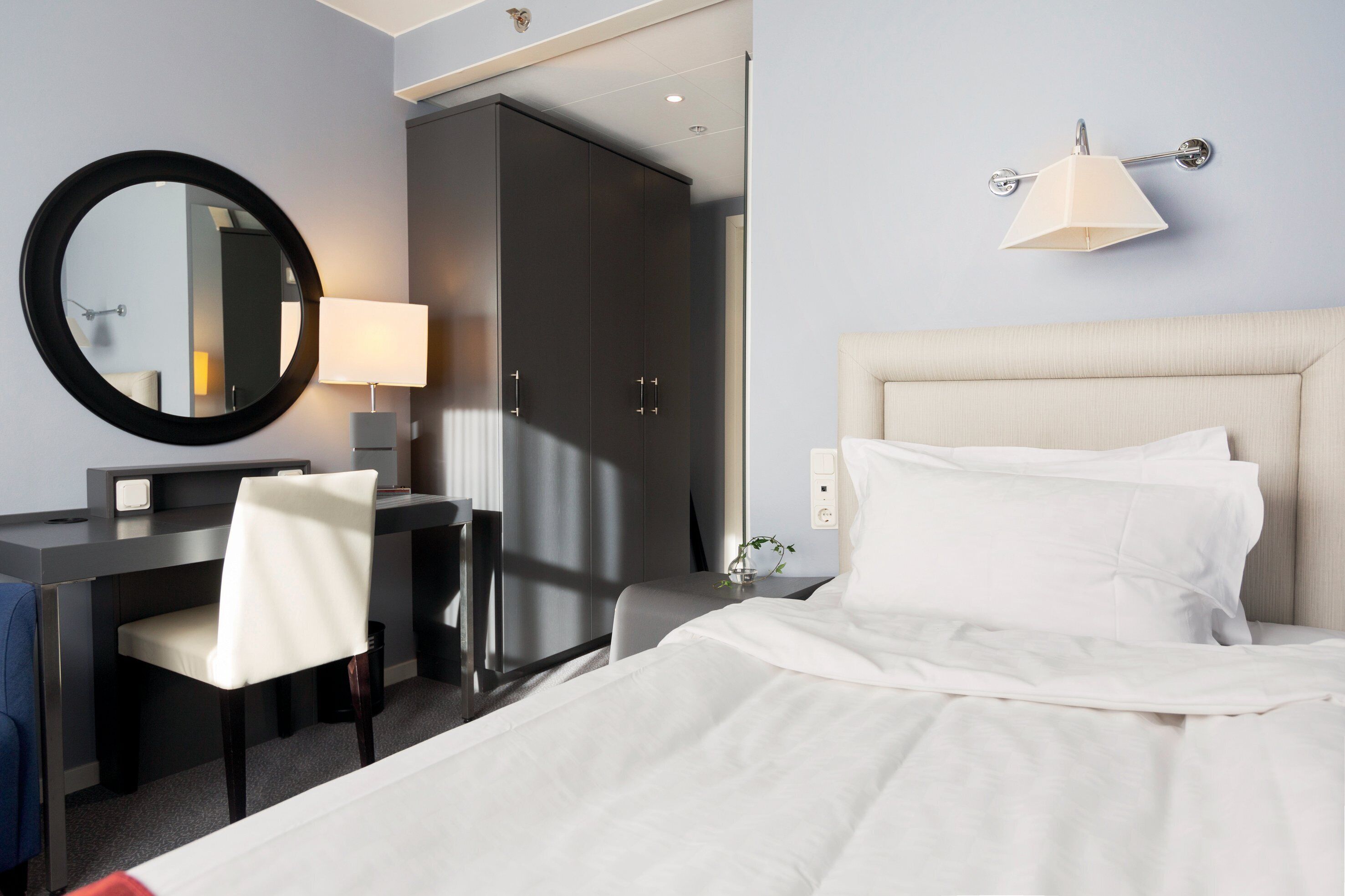 standard single room | premium bedding, pillow-top beds, minibar, in-room safe