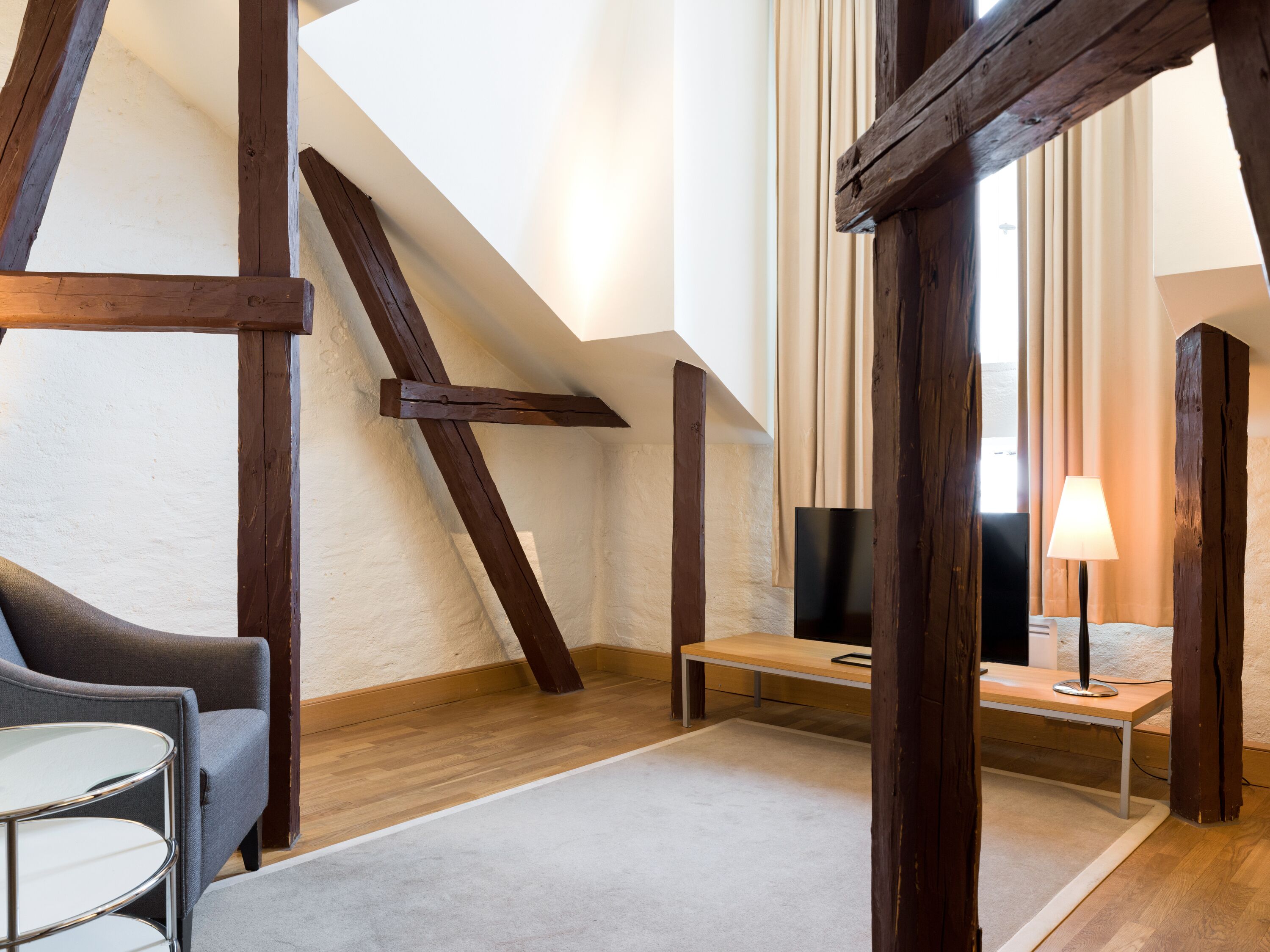 premium bedding, pillow-top beds, minibar, in-room safe