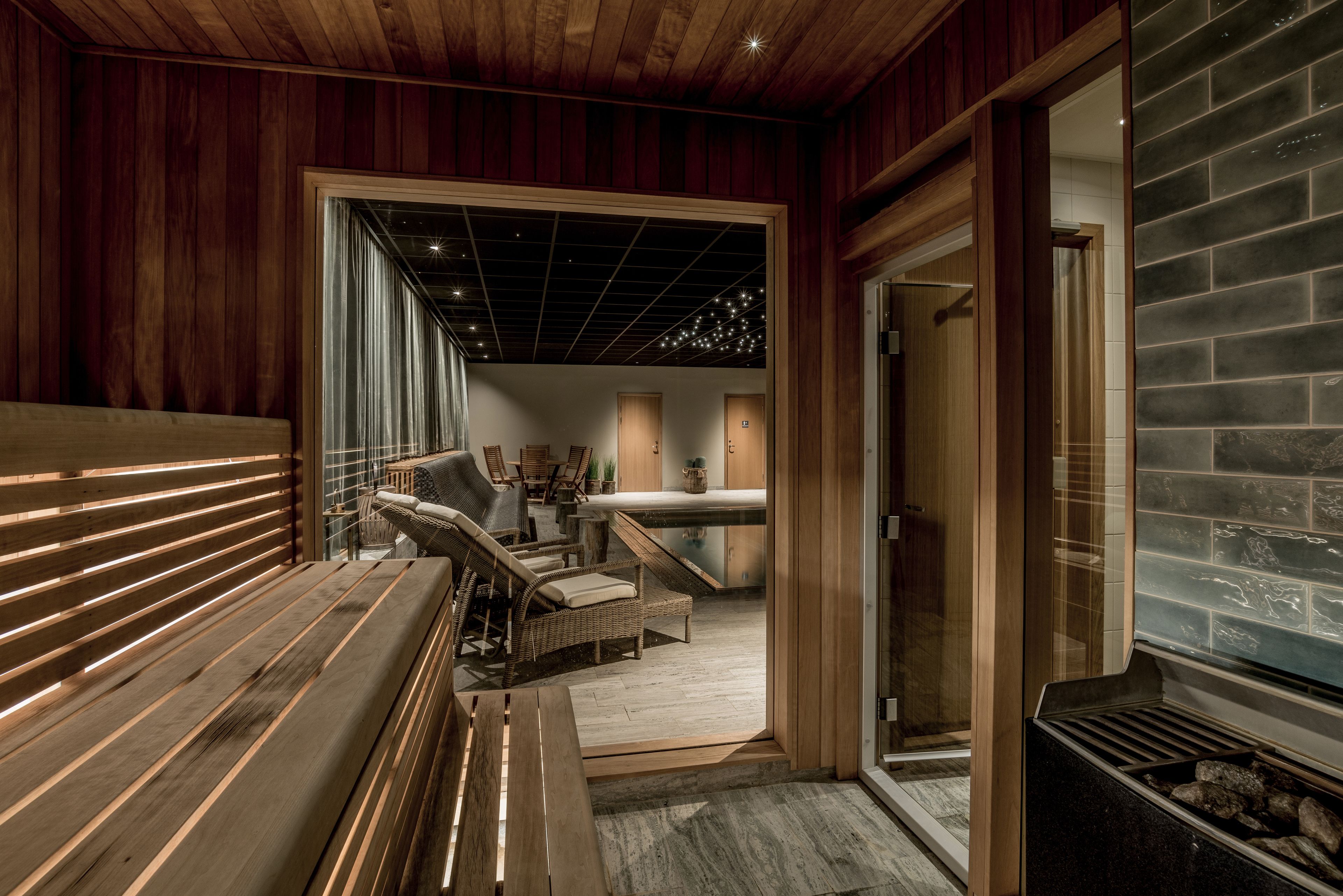 Een sauna, een stoombad, warm/mineraalwaterbronnen