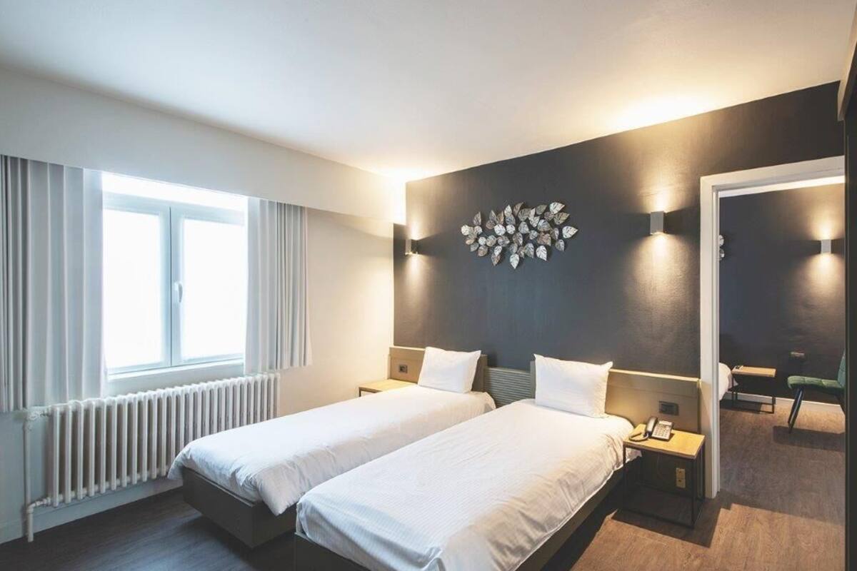 family room, 2 bedrooms | desk, free wifi, bed sheets