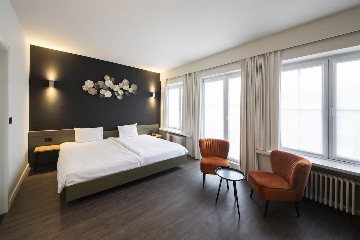 double room | desk, free wifi, bed sheets