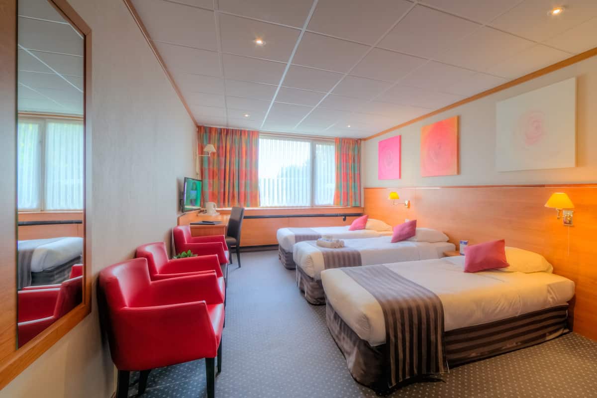 In-room safe, desk, soundproofing, WiFi (free)