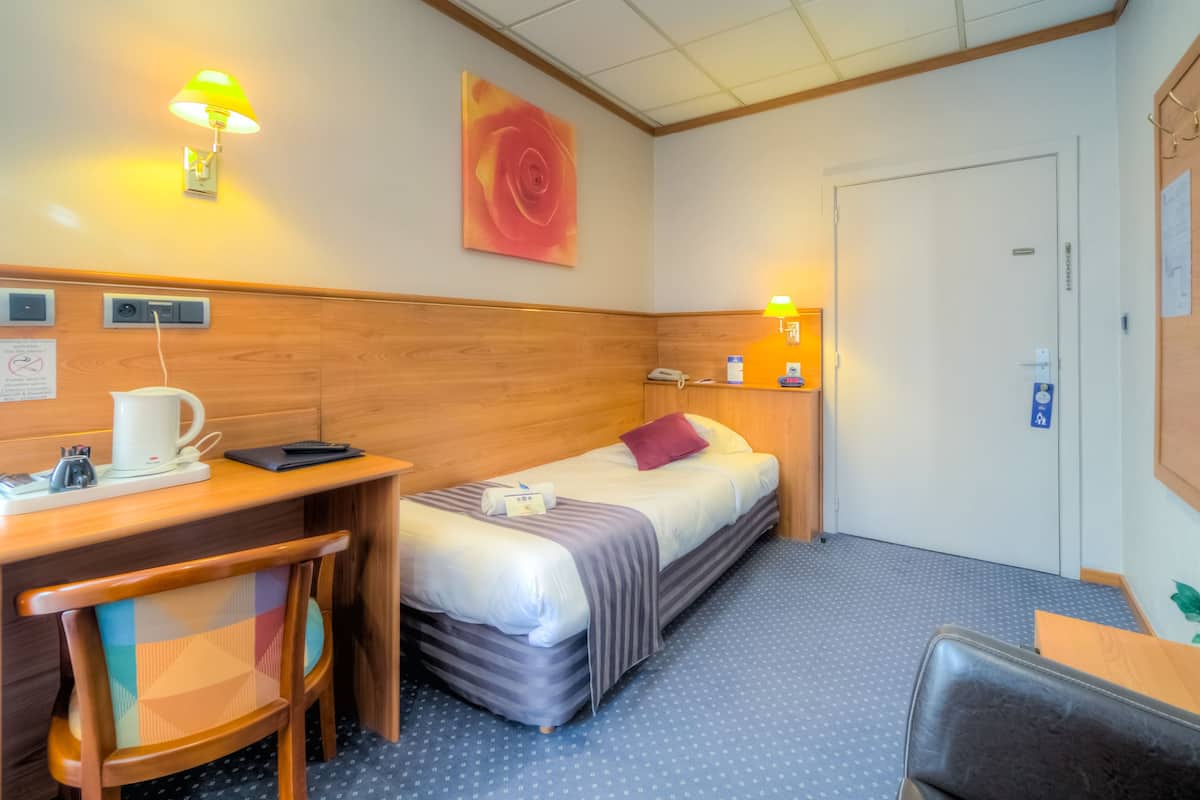 In-room safe, desk, soundproofing, WiFi (free)