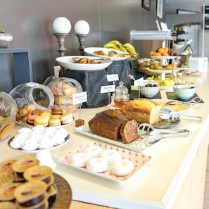 Daily buffet breakfast for a fee