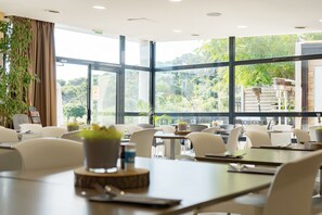 Daily buffet breakfast (EUR 11.9 per person)