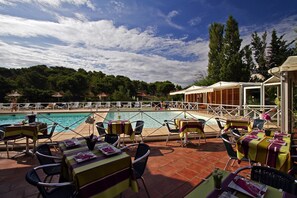 Lunch, dinner served; French cuisine, pool views 