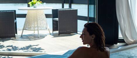 1 treatment room, massages