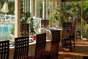 Lunch, dinner served; French cuisine, pool views 