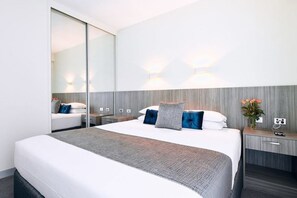 Deluxe Suite | Desk, iron/ironing board, free WiFi, bed sheets