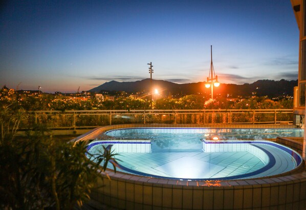Seasonal outdoor pool, pool loungers
