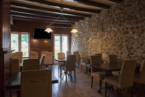 Daily buffet breakfast (EUR 14.70 per person)