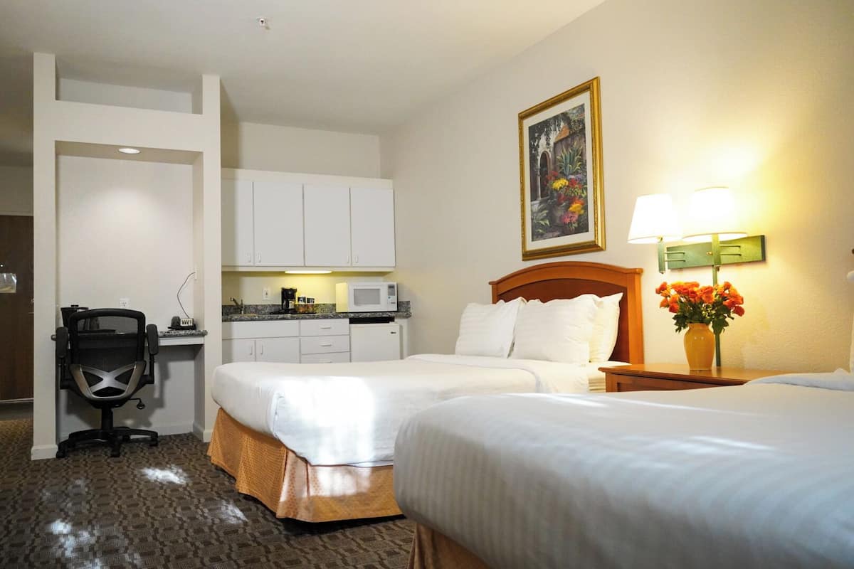 Executive 2 Queen Room | In-room safe, blackout drapes, iron/ironing board, free WiFi