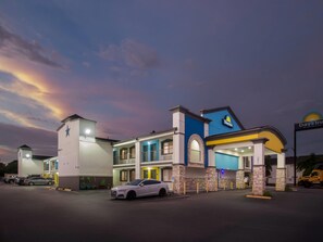Exterior - Days Inn by Wyndham Houston East (Houston)