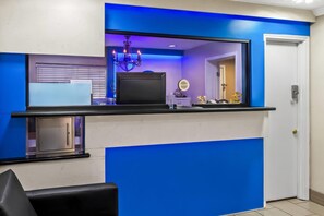 Lobby - Days Inn by Wyndham Houston East (Houston)