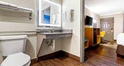 Days Inn by Wyndham Houston East
