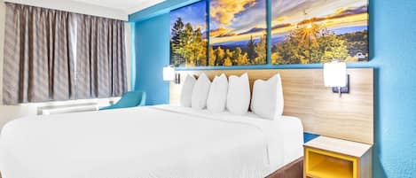 Habitación, 1 cama King size, para no fumadores (Mobility/Hearing, Tub w/ Grab Bars) | Escritorio y espacio para trabajar con laptop