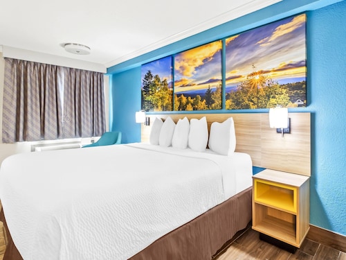 Days Inn by Wyndham Houston East