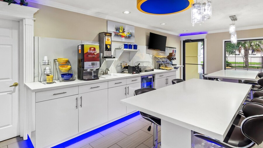 Days Inn by Wyndham Houston East