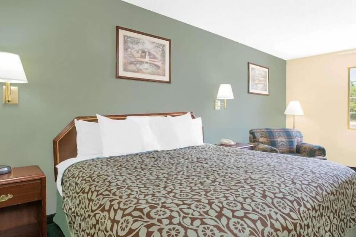 Desk, iron/ironing board, free cribs/infant beds, free WiFi