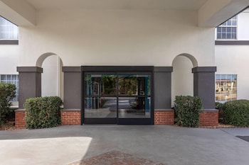 Days Inn by Wyndham Lincoln