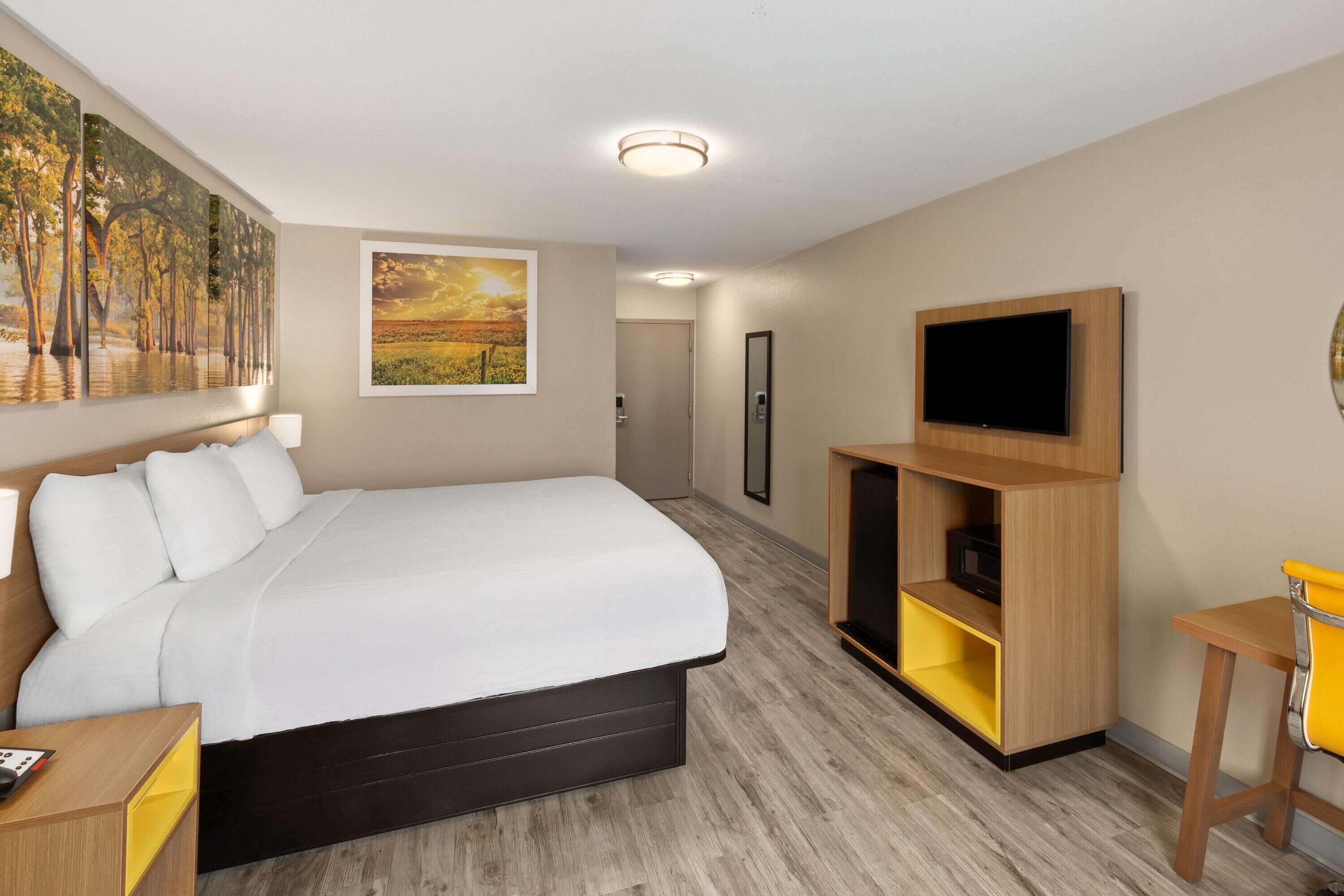 Room, 1 King Bed, Accessible | Desk, iron/ironing board, free cots/infant beds, free WiFi