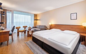 Business Double Room | In-room safe, desk, iron/ironing board, free WiFi - Wyndham Garden Lahnstein Koblenz (Lahnstein)