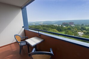 Business Double Room | In-room safe, desk, iron/ironing board, free WiFi