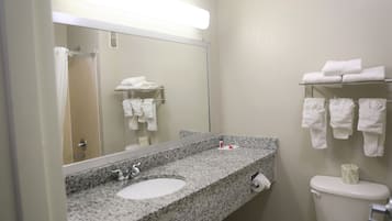 Quarto luxo, 1 cama King, para não fumantes | Banheiro | Secador de cabelo, toalhas de banho