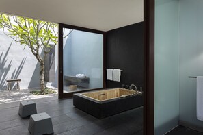 Villa, piscine privée, côté cour intérieure | Salle de bain