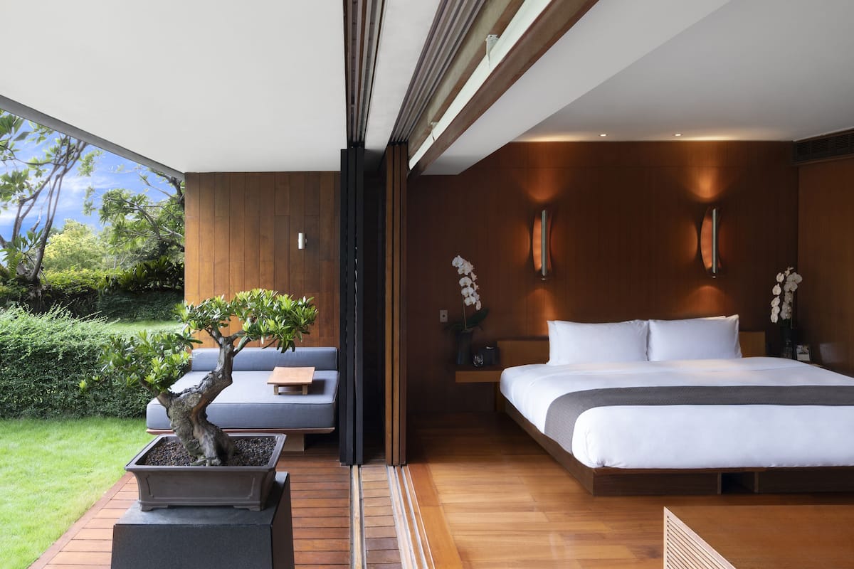 suite, bathtub, courtyard view, 1f | 1 bedroom, premium bedding, in-room safe, desk