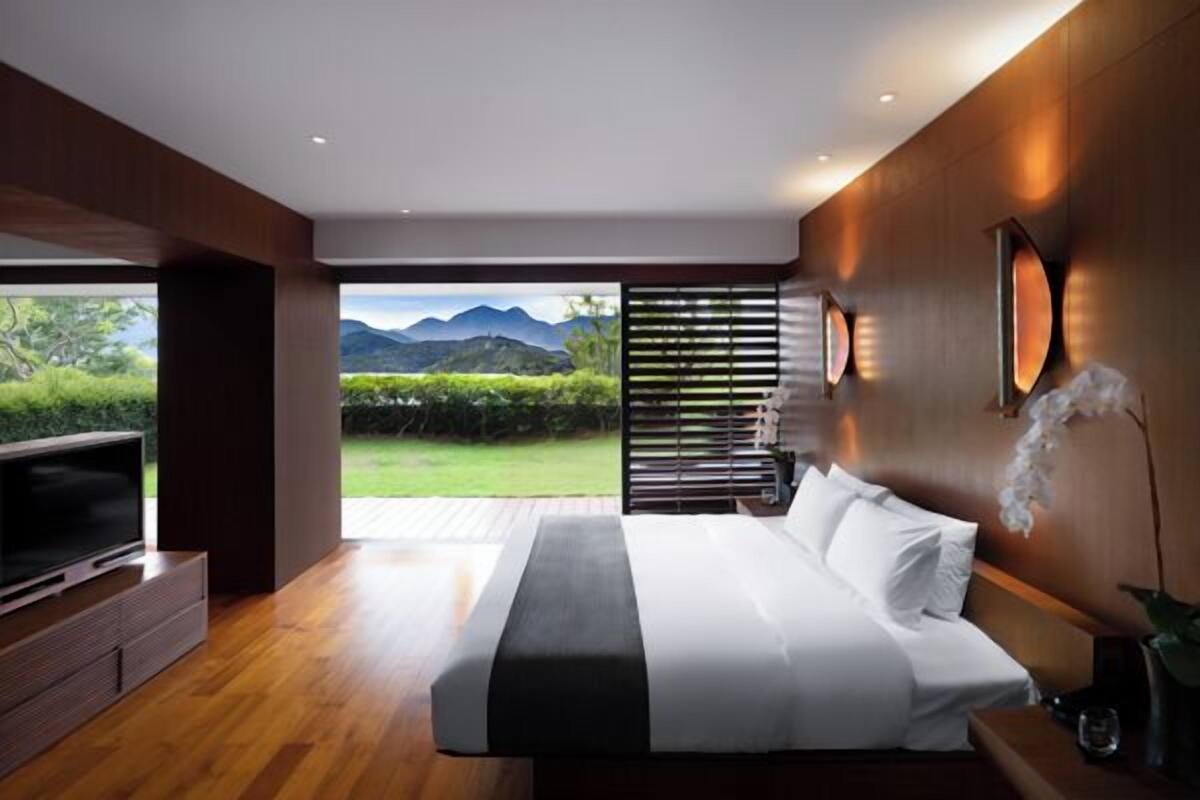 1 bedroom, premium bedding, in-room safe, desk