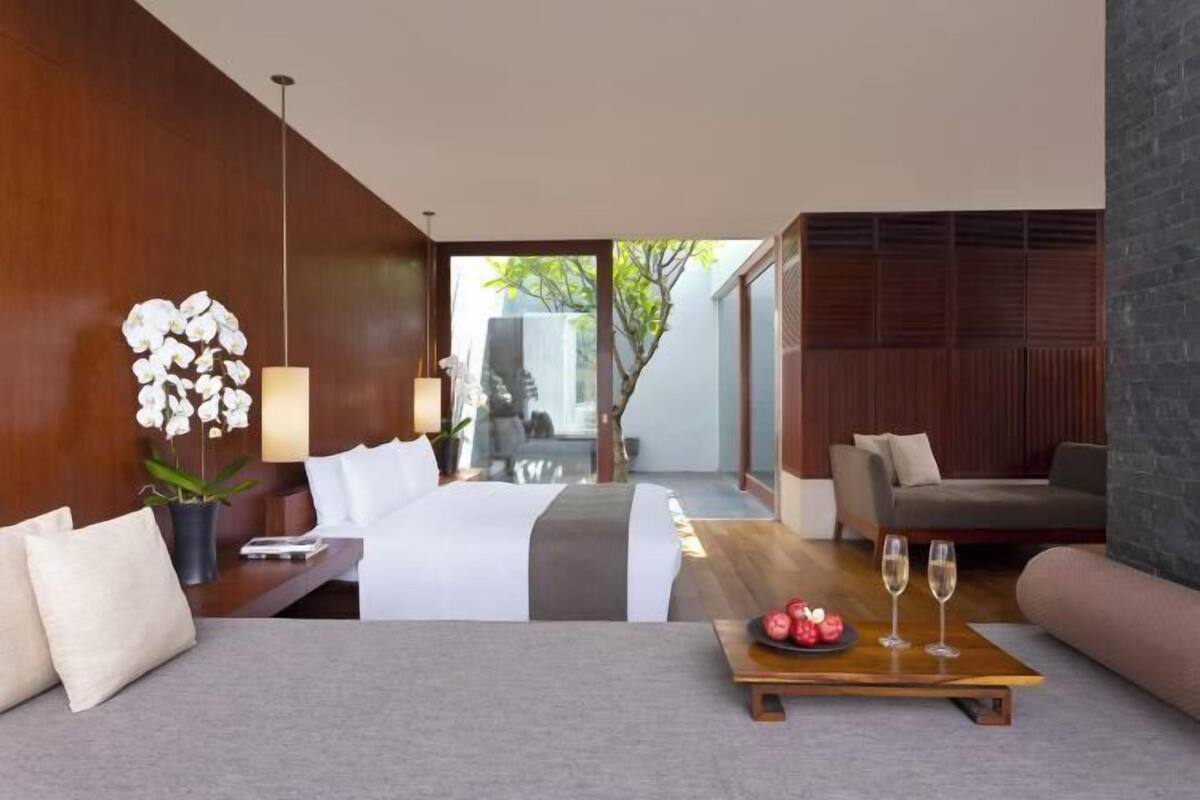 1 bedroom, premium bedding, in-room safe, desk