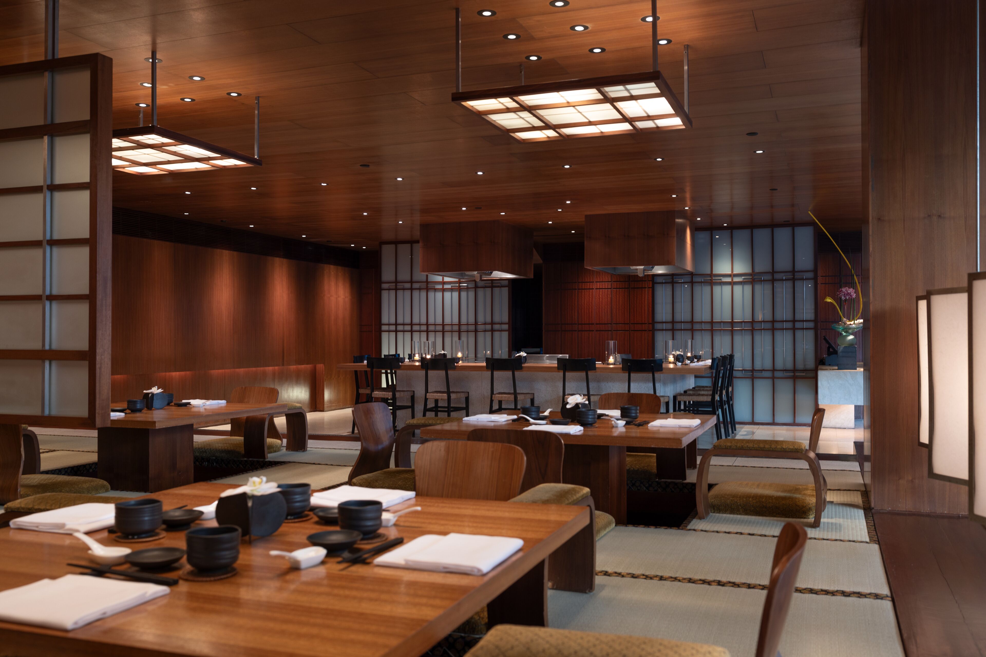 4 restaurants, breakfast, lunch, dinner served; chinese cuisine