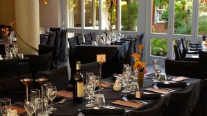 Breakfast and dinner served - Quality Hotel Cargills (Dunedin)