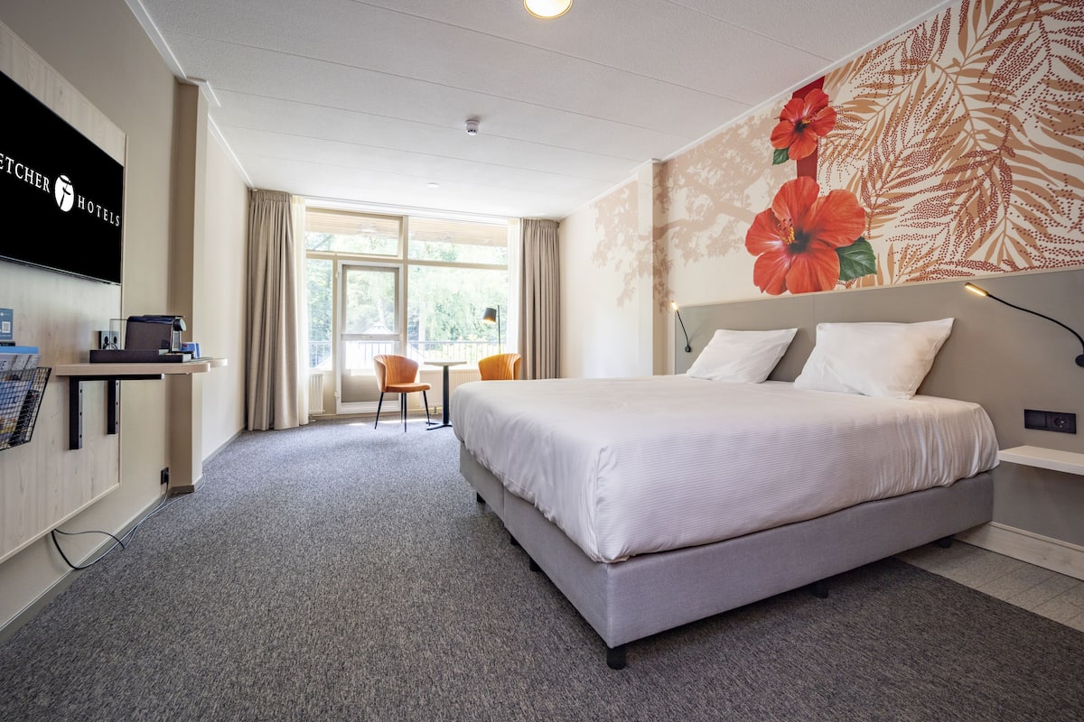 Spacious comfort double room | 1 bedroom, in-room safe, desk, iron/ironing board