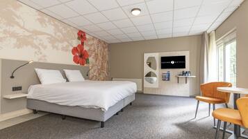 In-room safe, desk, iron/ironing board, free WiFi