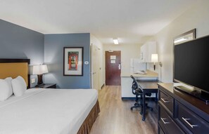 Studio, 1 King Bed, Non Smoking | Desk, iron/ironing board, free WiFi, bed sheets