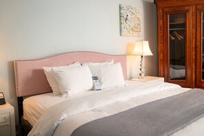 Ropa de cama de alta calidad, escritorio y cortinas blackout 