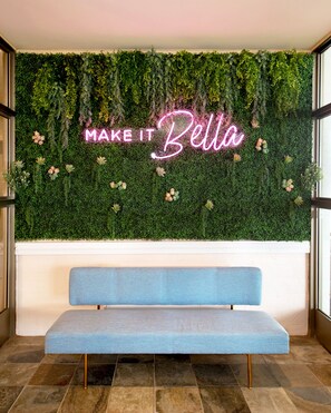 Interior detail - Bella Vista Hotel & Suites (Lynchburg)