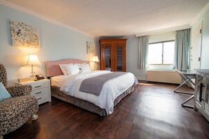 高档床上用品、办公桌、遮光窗帘、熨斗/熨衣板