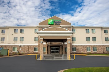 Holiday Inn Express Hotel & Suites Clinton by IHG