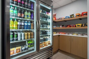 Gift shop - Holiday Inn Express Hotel & Suites Clinton by IHG (Clinton)