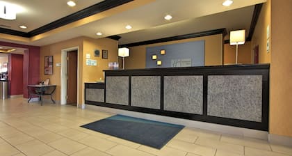 Holiday Inn Express Hotel & Suites Defiance by IHG