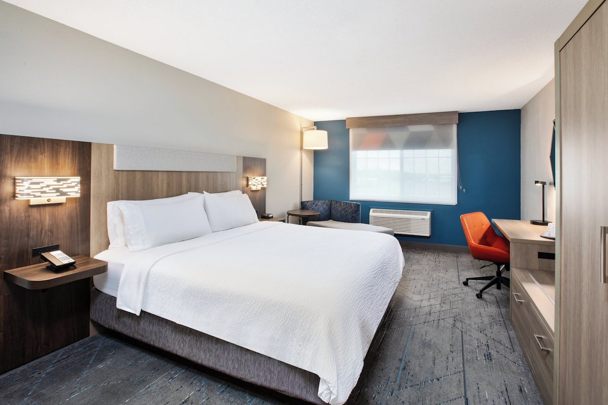 Standard Room, 1 King Bed