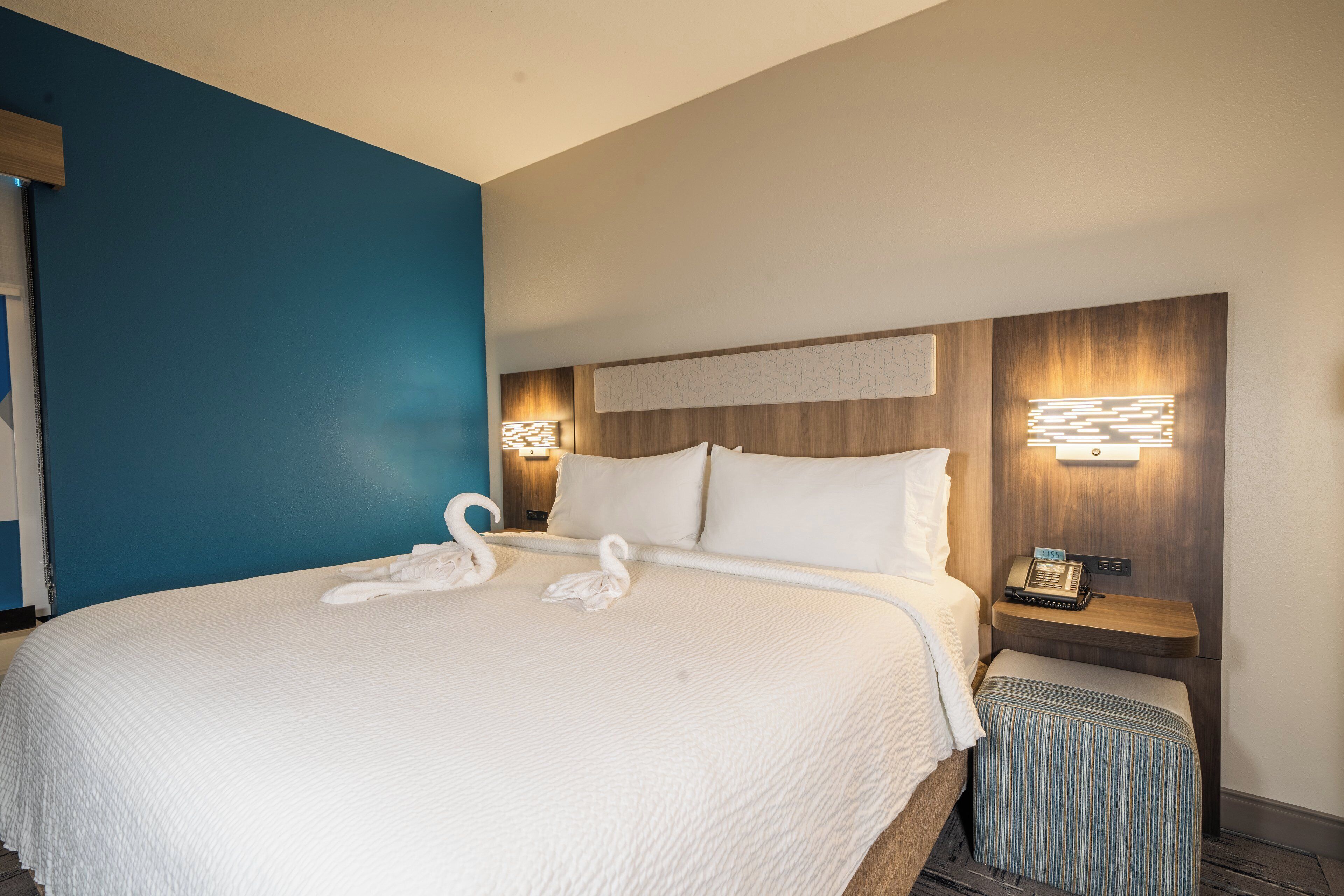 suite, multiple beds | 1 bedroom, pillow-top beds, desk, laptop workspace