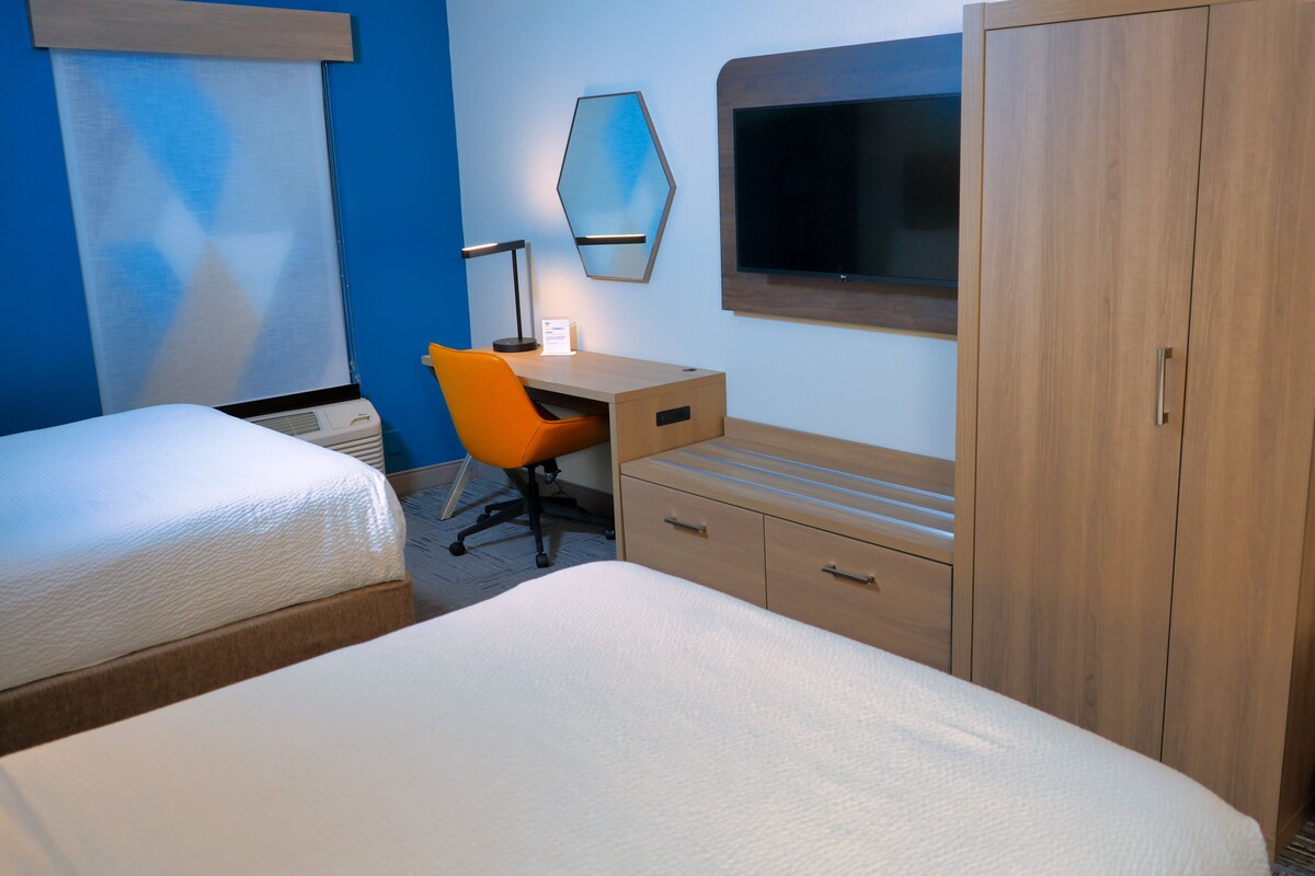 Pillow-top beds, desk, laptop workspace, blackout curtains